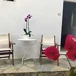 화이트 미스 Mykonos Town