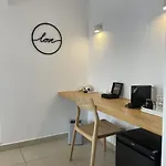 ホワイト ミス ゲストハウス 3*