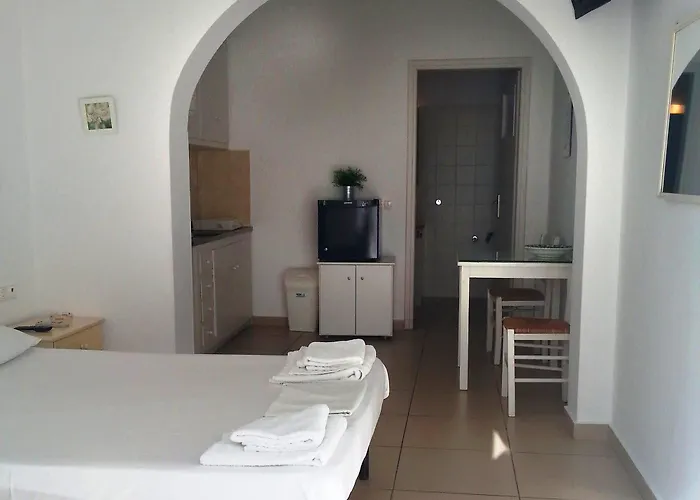 White Myth 3* Mykonos Town