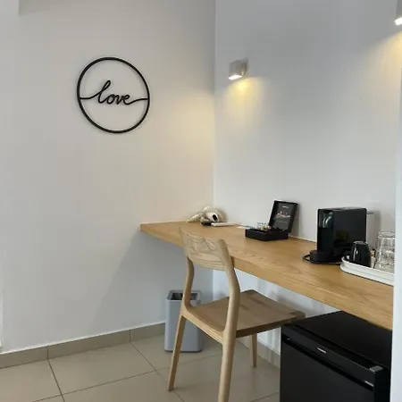 ホワイト ミス ゲストハウス 3*